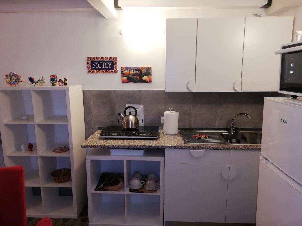 Il Posto Giusto Station Rooms Palermo Exterior foto